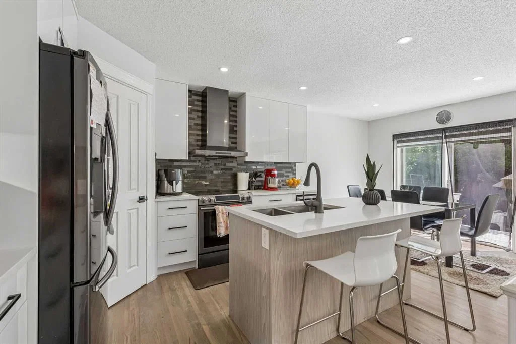 60 Cranfield Park SE, Calgary — photo 2 of 32