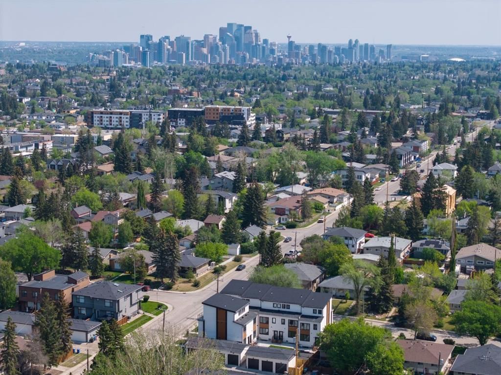 4309 30 Avenue SW, Calgary — photo 3 of 21