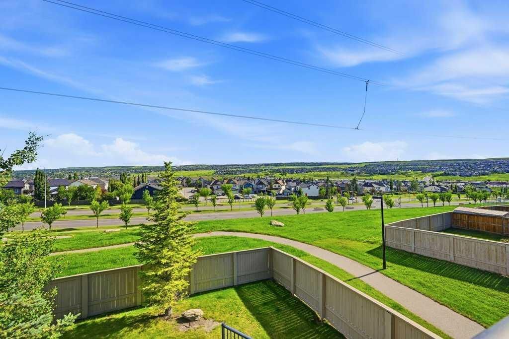 3 Evansview Gardens NW, Calgary — main listing photo