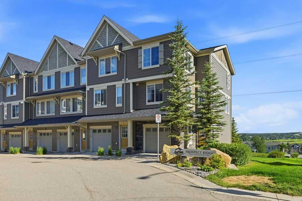 3 Evansview Gardens NW, Calgary — photo 2 of 47