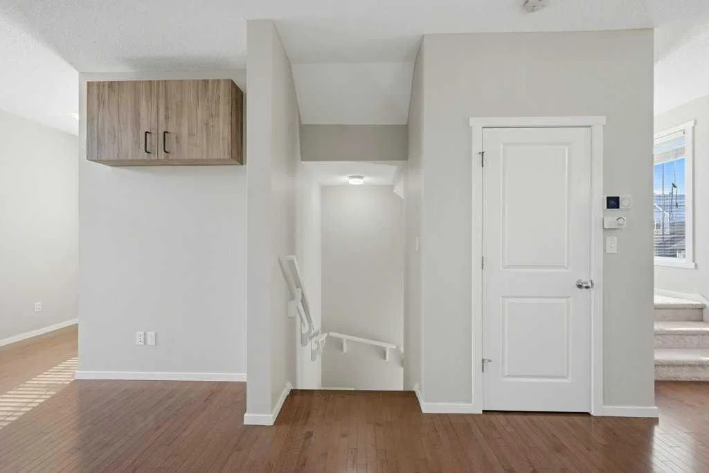 3 Evansview Gardens NW, Calgary — photo 5 of 47