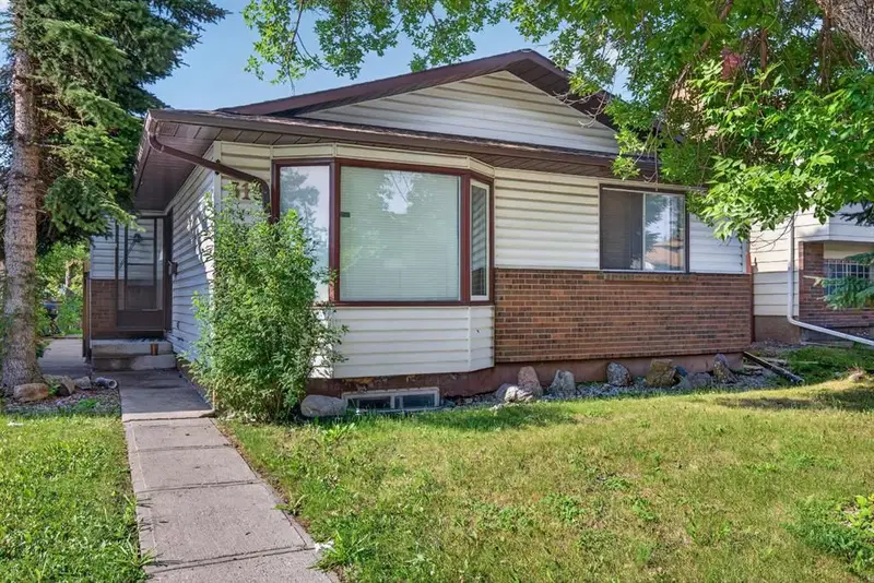 319 Rundlelawn Road NE, Calgary — main listing photo