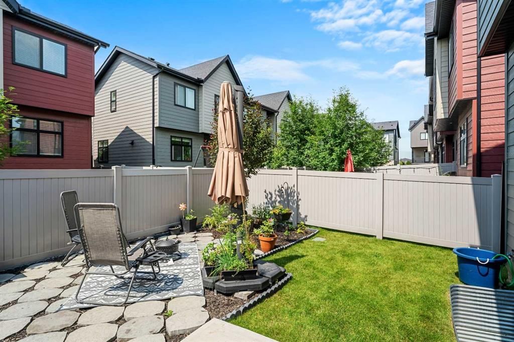 1218 Sage Meadows Gardens NW, Calgary — photo 3 of 43