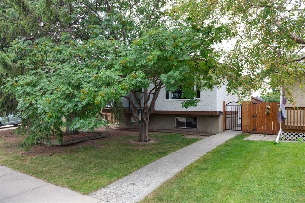 232 Thames Close NW, Calgary — main listing photo