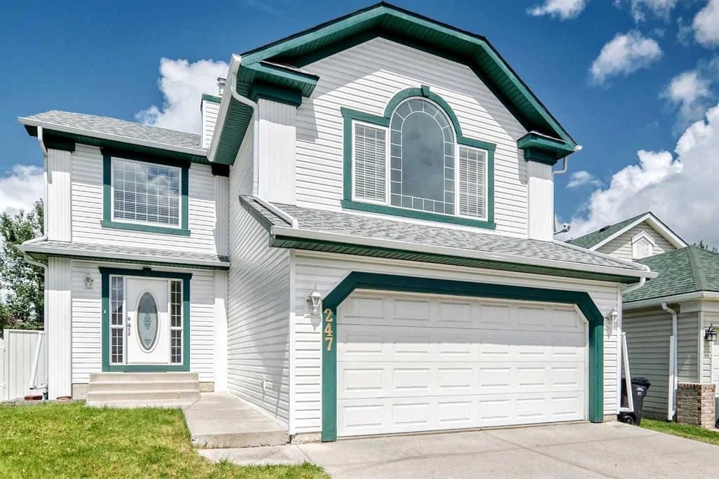 247 Covington Close NE, Calgary — main listing photo
