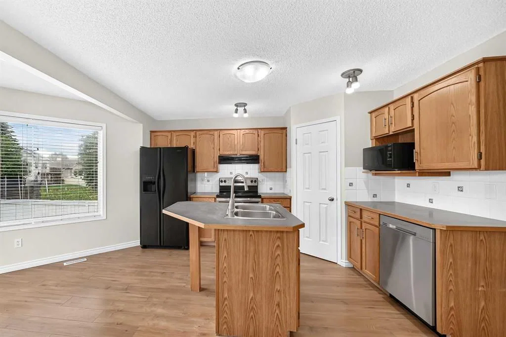247 Covington Close NE, Calgary — photo 5 of 48