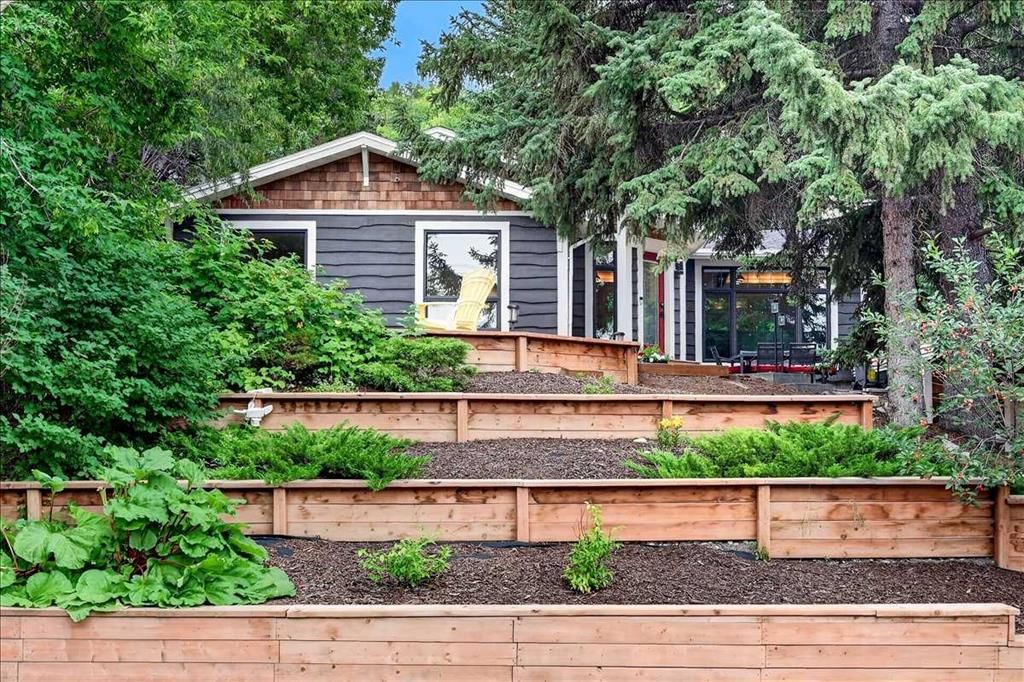 9011 33 Avenue NW, Calgary — photo 2 of 49
