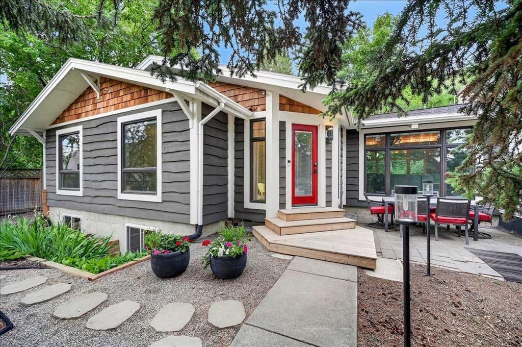 9011 33 Avenue NW, Calgary — photo 4 of 49