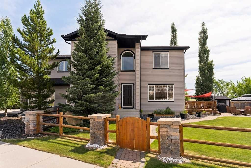 115 Rockmont Court NW, Calgary — main listing photo