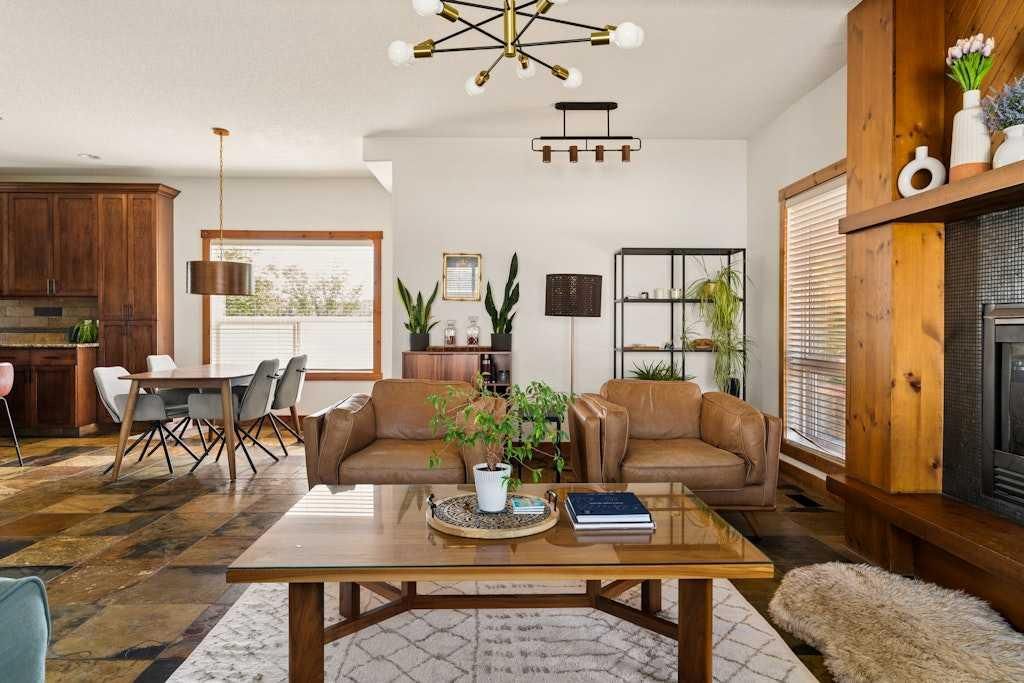 115 Rockmont Court NW, Calgary — photo 3 of 50