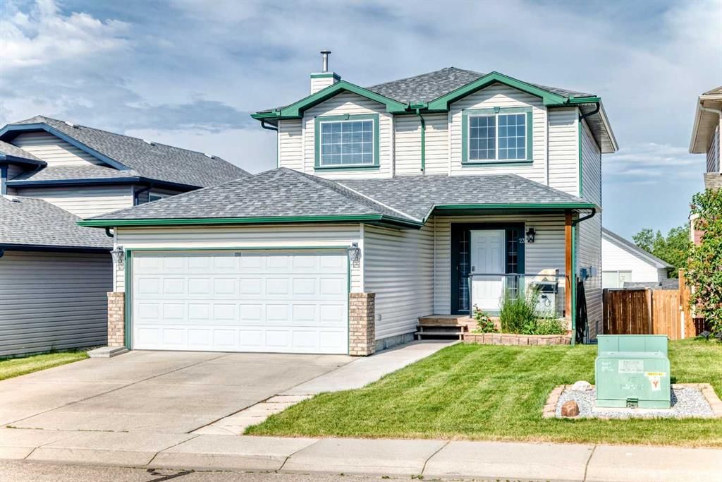 23 Thornbird Way SE, Airdrie — photo 2 of 50