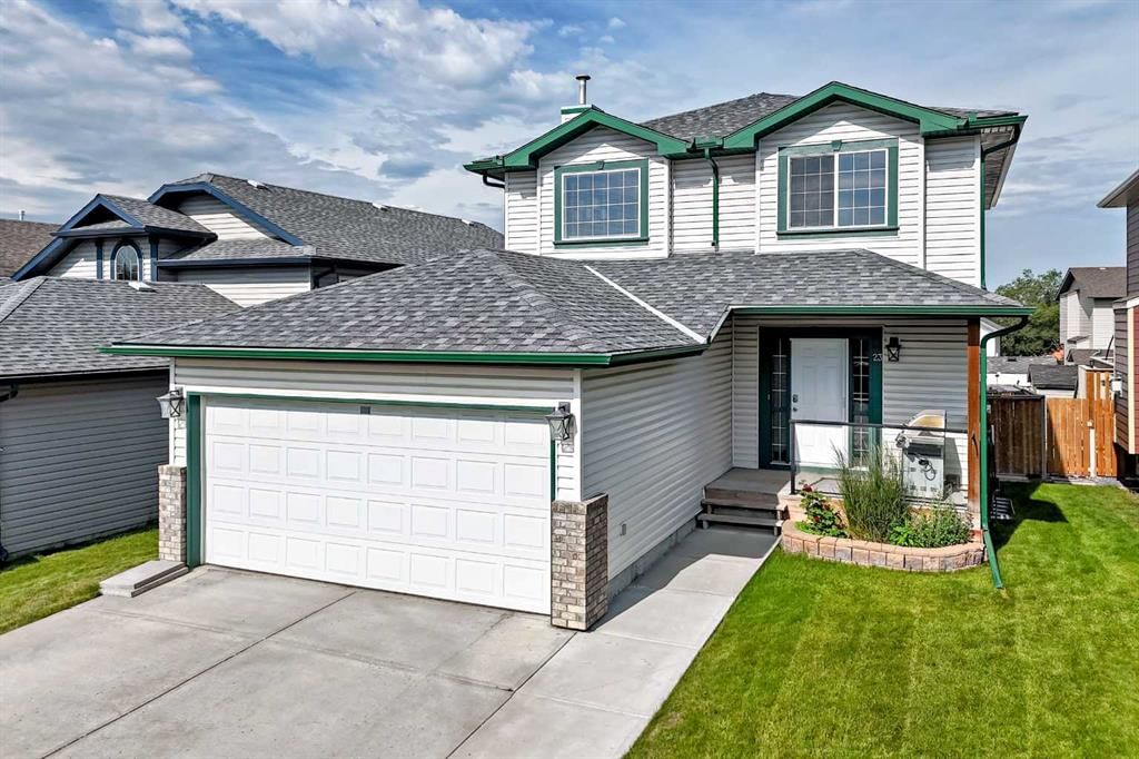 23 Thornbird Way SE, Airdrie — photo 3 of 50