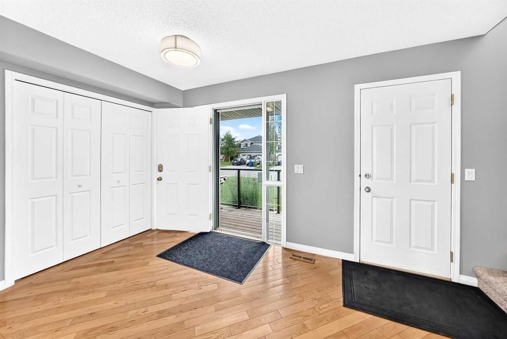 23 Thornbird Way SE, Airdrie — photo 4 of 50