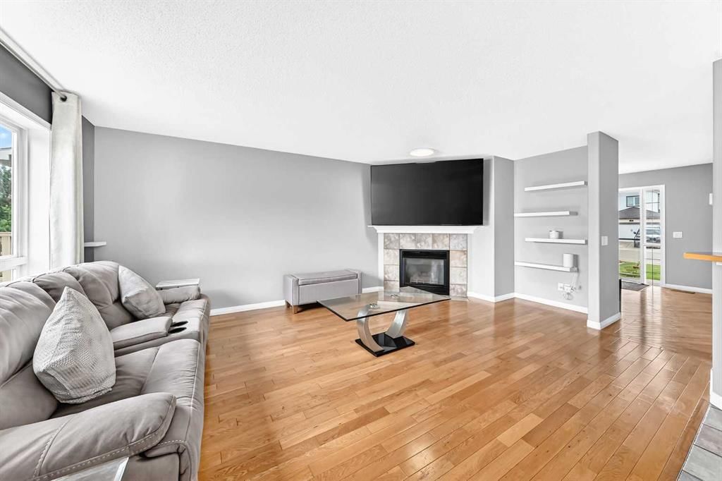 23 Thornbird Way SE, Airdrie — photo 5 of 50