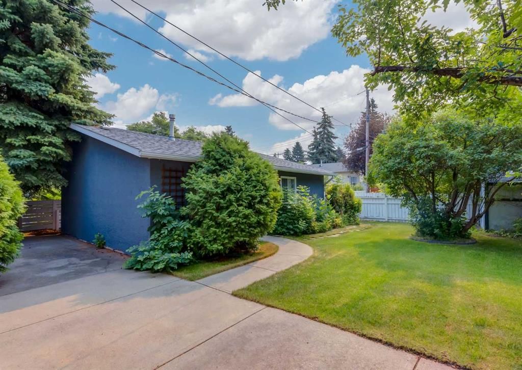 4220 Bowlen Street NW, Calgary — photo 2 of 24