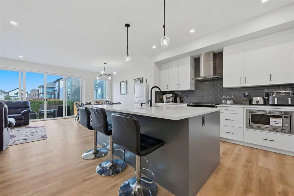 147 Magnolia Path SE, Calgary — photo 3 of 35