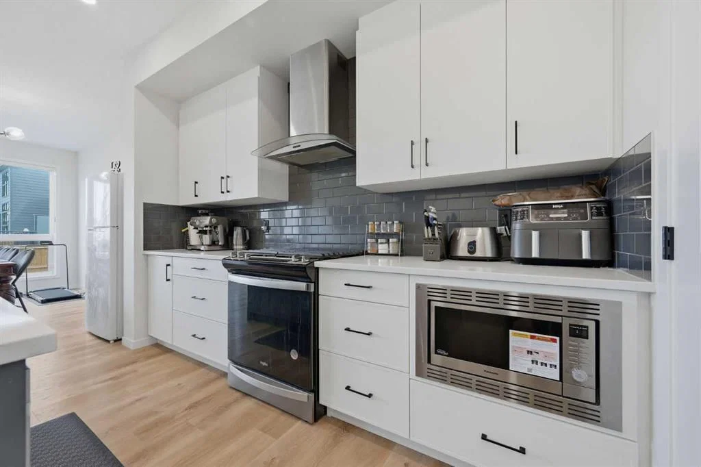 147 Magnolia Path SE, Calgary — photo 4 of 35
