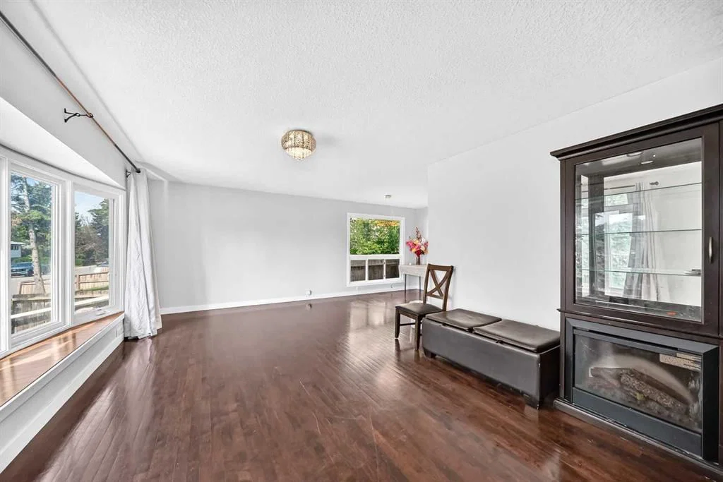 6016 18 Avenue NE, Calgary — photo 2 of 23
