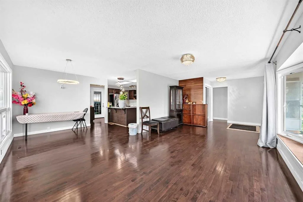 6016 18 Avenue NE, Calgary — photo 3 of 23
