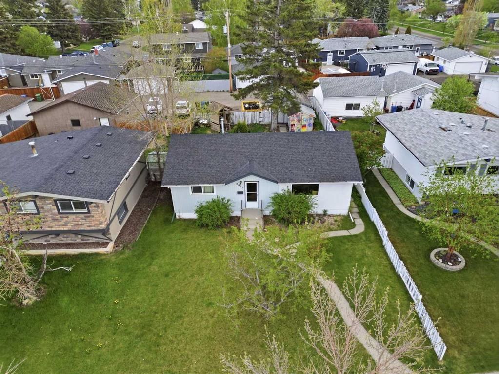 9032 Fairmount Drive SE, Calgary — main listing photo