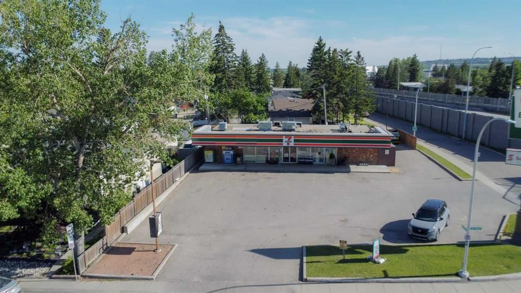 4615 Valiant Drive NW, Calgary — main listing photo