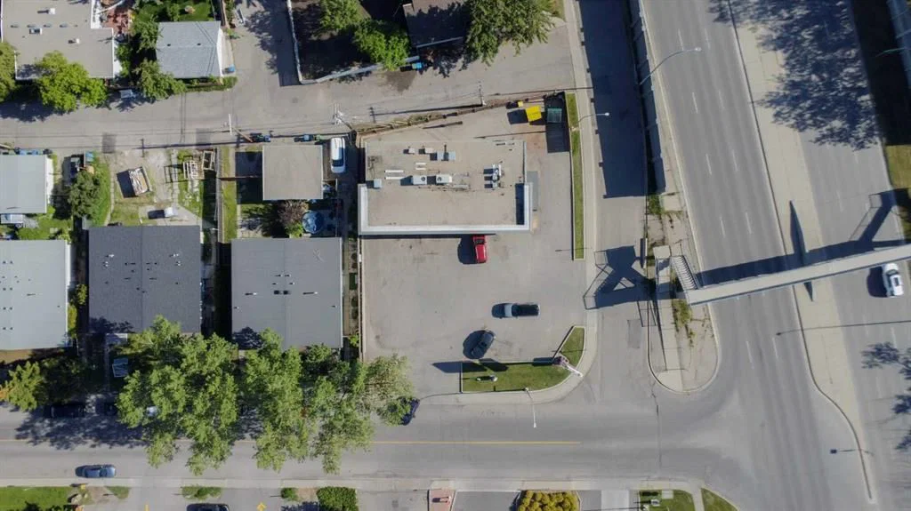 4615 Valiant Drive NW, Calgary — photo 3 of 4