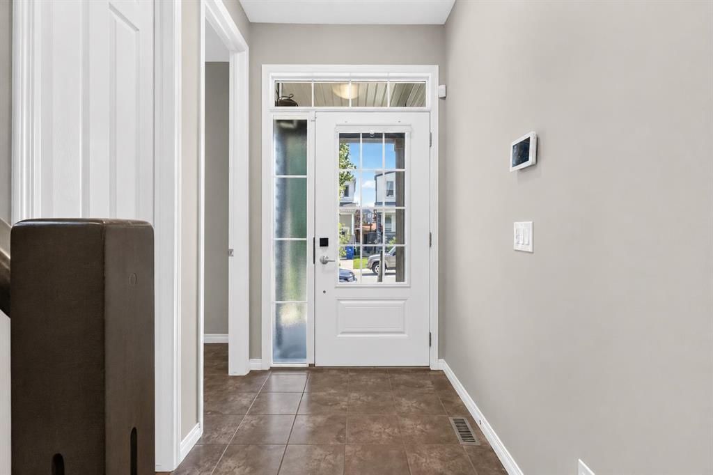 150 Osborne Rise SW, Airdrie — photo 3 of 42