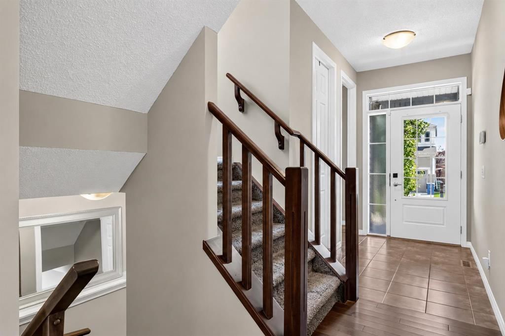 150 Osborne Rise SW, Airdrie — photo 5 of 42