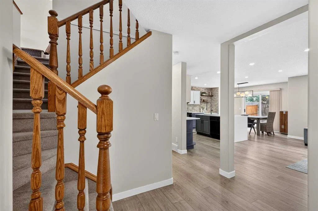 261 Panamount Hill NW, Calgary — photo 4 of 32