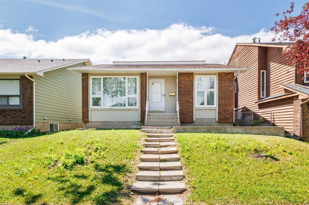 1111 Berkley Drive NW, Calgary — main listing photo