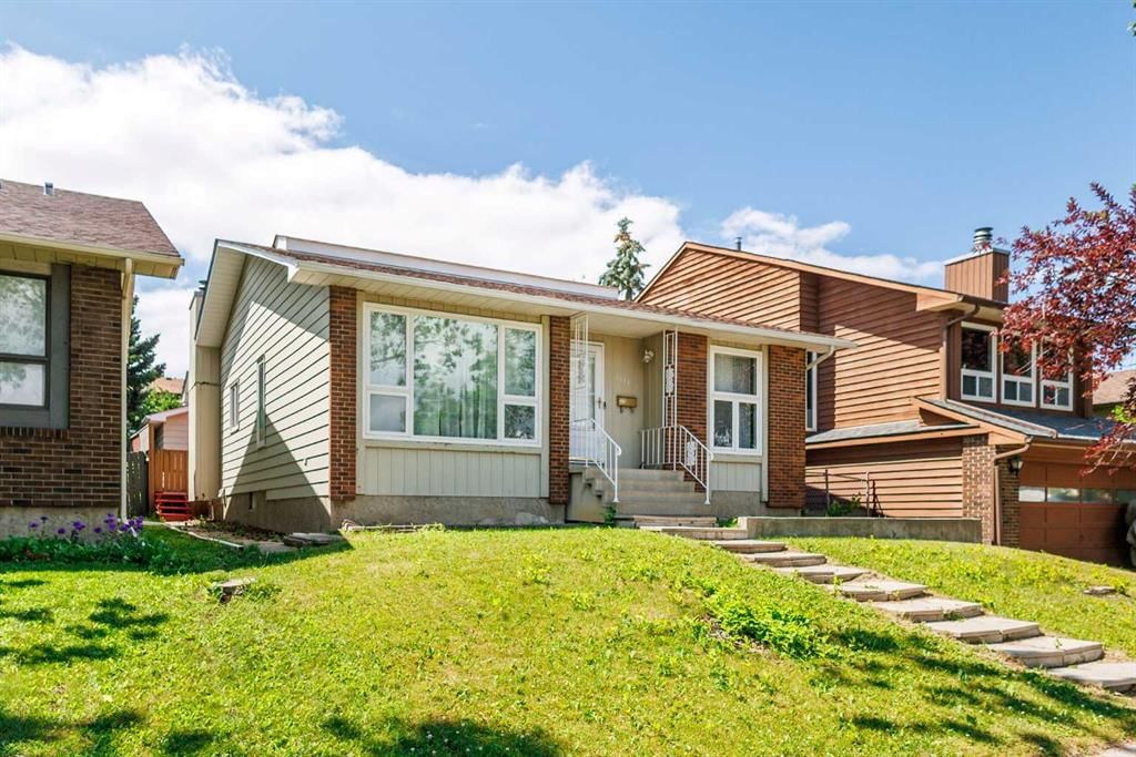 1111 Berkley Drive NW, Calgary — photo 2 of 43