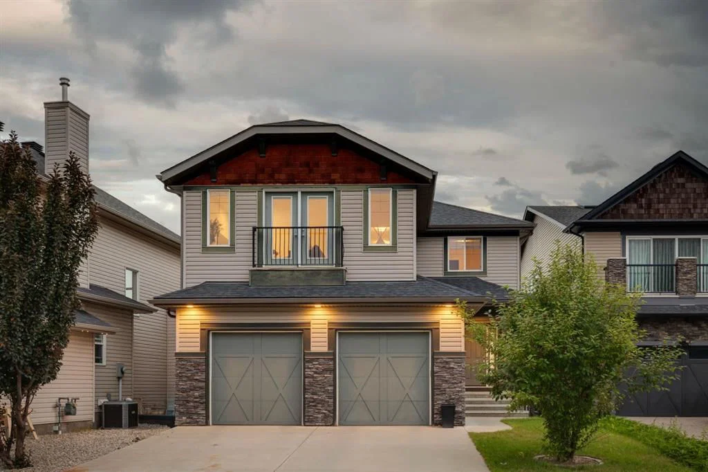 40 Val Gardena Court SW, Calgary — main listing photo