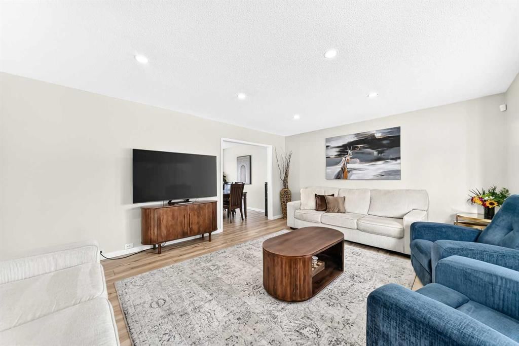4 Marbrooke Circle NE, Calgary — photo 5 of 50