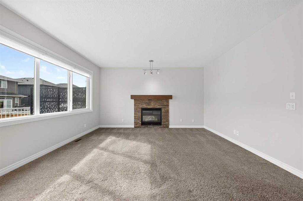 38 Evansfield Terrace NW, Calgary — photo 4 of 48