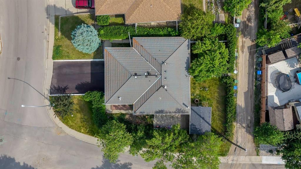1415 Rosehill Drive NW, Calgary — photo 3 of 34