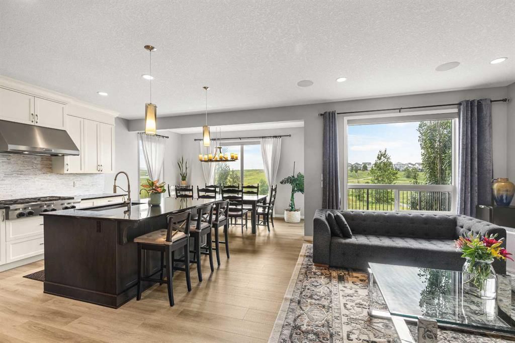 208 Panton Road NW, Calgary — photo 3 of 49
