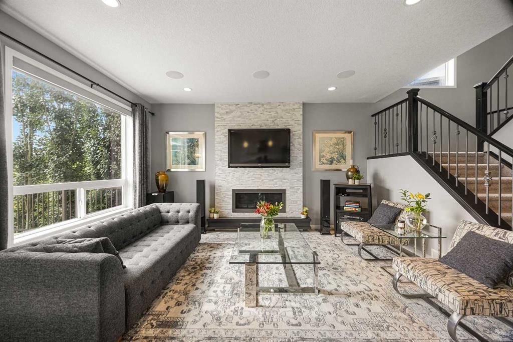 208 Panton Road NW, Calgary — photo 5 of 49