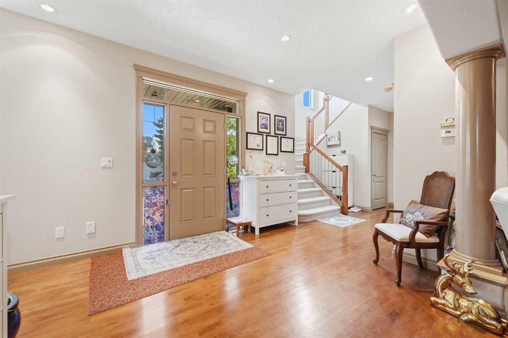 2245 25 Street SW, Calgary — photo 3 of 50