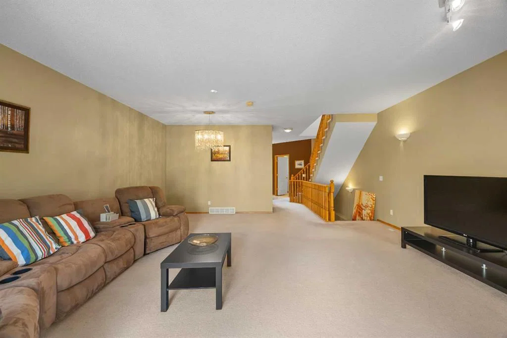 36 Hamptons Link NW, Calgary — photo 5 of 38