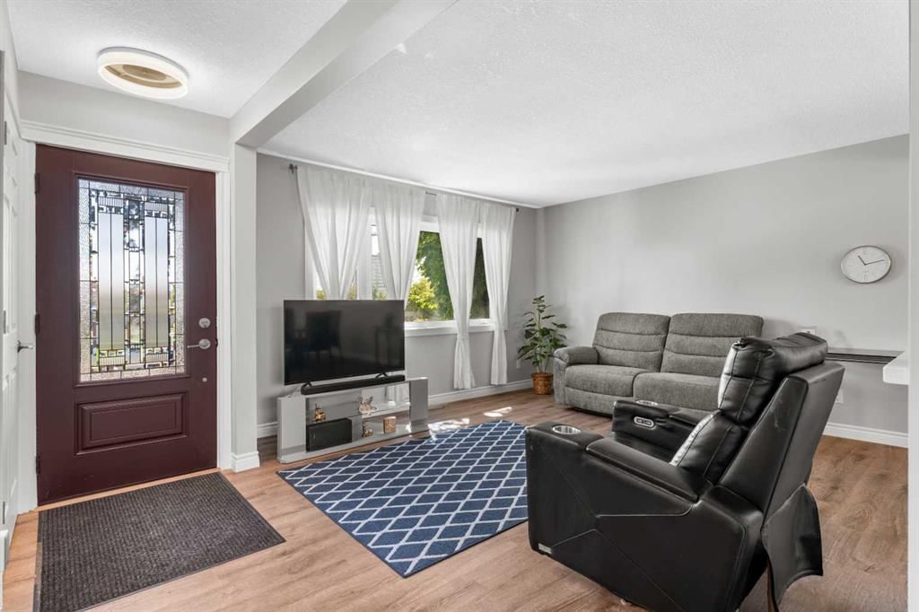 321 Haddon Road SW, Calgary — photo 2 of 25