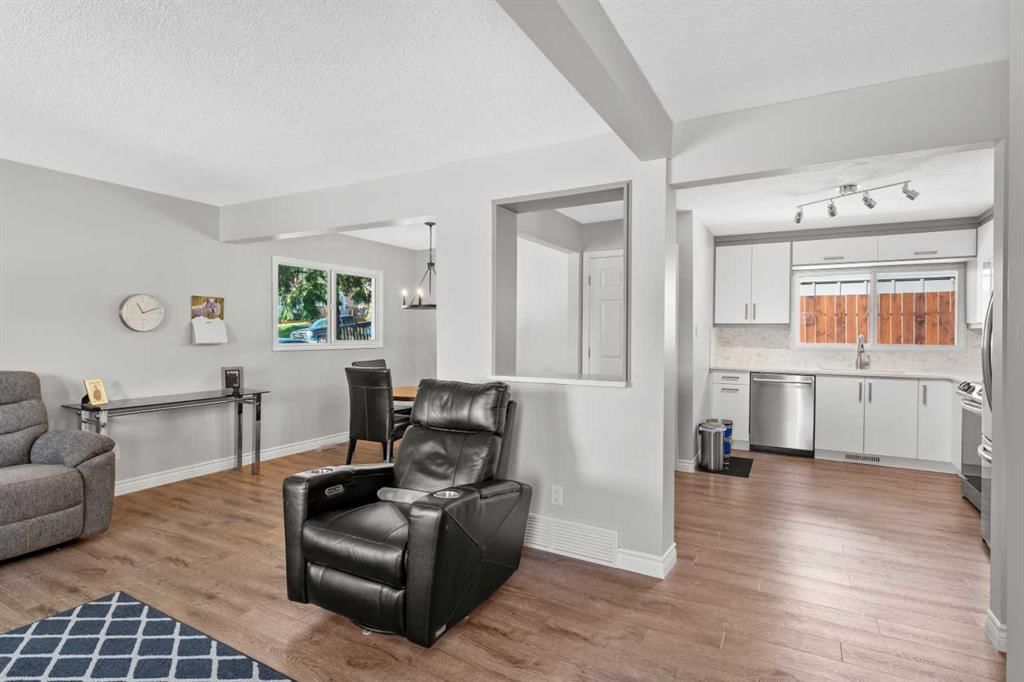321 Haddon Road SW, Calgary — photo 3 of 25