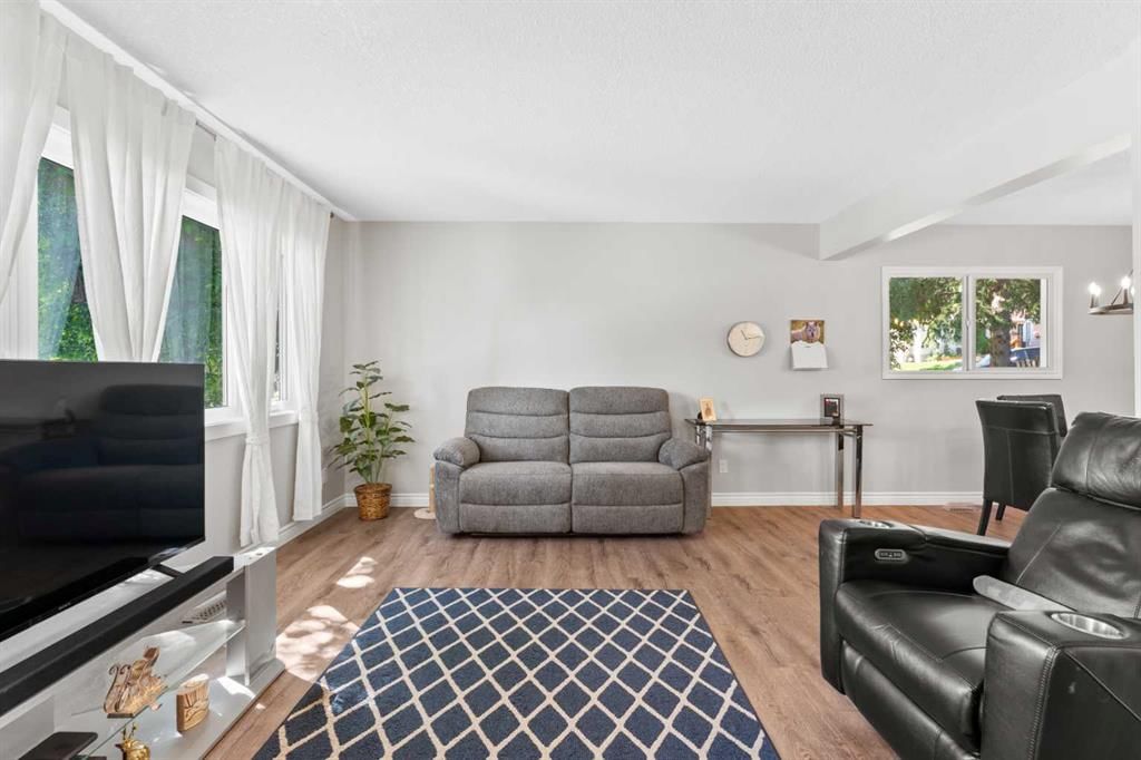 321 Haddon Road SW, Calgary — photo 4 of 25