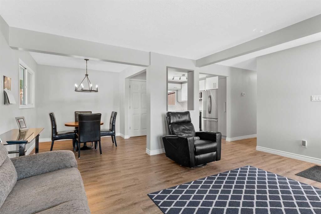 321 Haddon Road SW, Calgary — photo 5 of 25