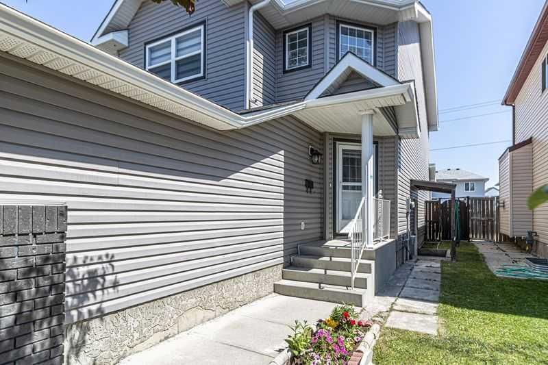 8389 saddleridge Drive NE, Calgary — photo 2 of 32