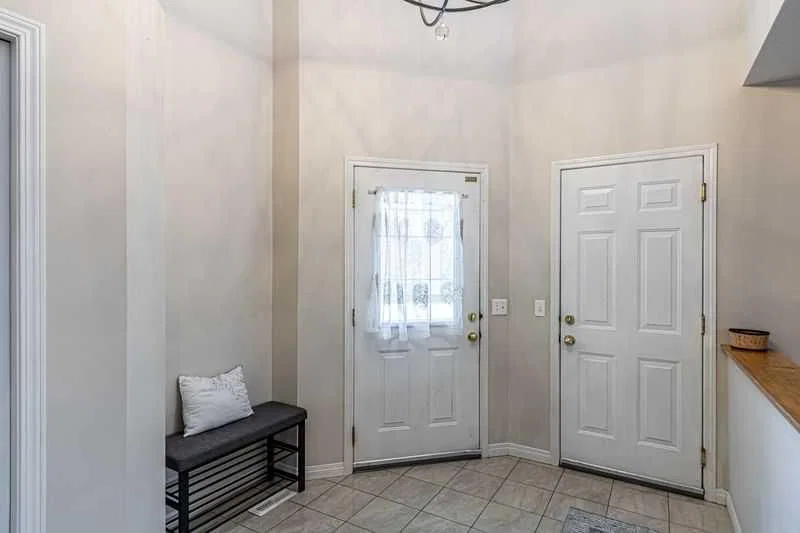 8389 saddleridge Drive NE, Calgary — photo 3 of 32