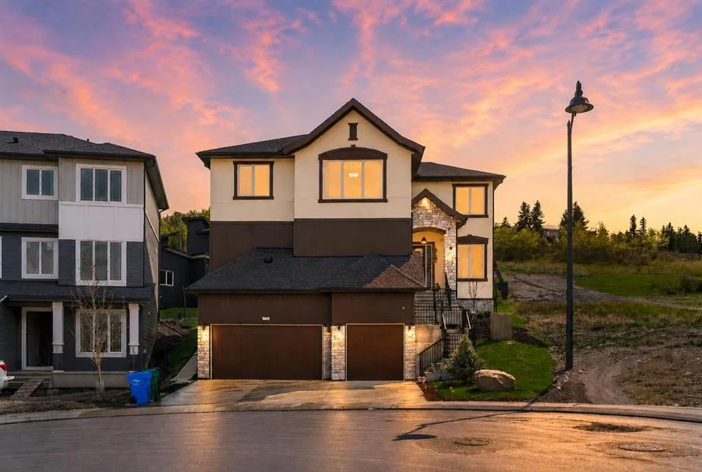 148 Crestridge Terrace SW, Calgary — main listing photo