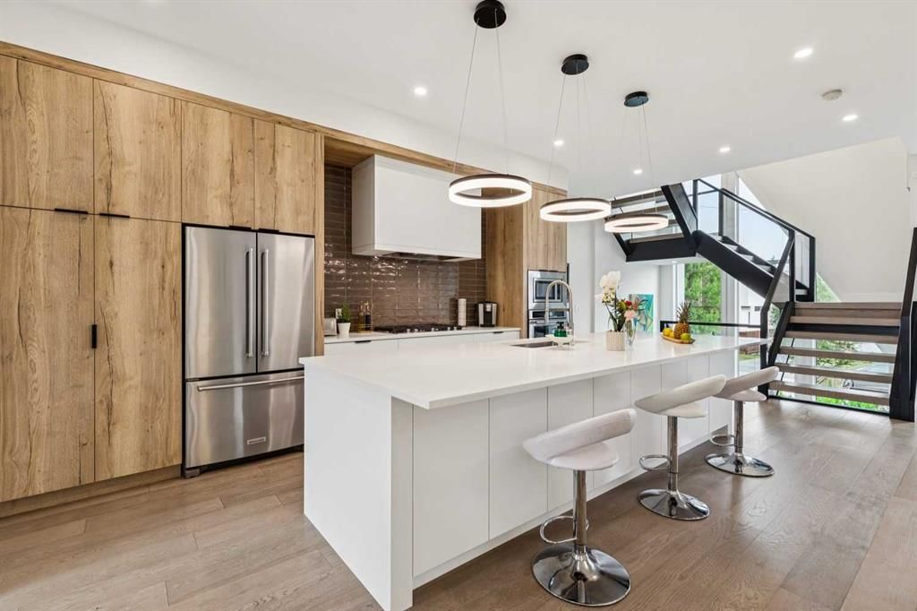 2435 29 Avenue SW, Calgary — photo 5 of 43