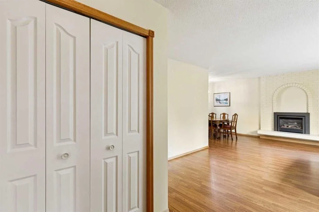 6452 Silver Springs Way NW, Calgary — photo 4 of 40