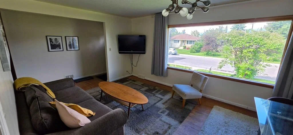 2515 Cochrane Road NW, Calgary — photo 3 of 23