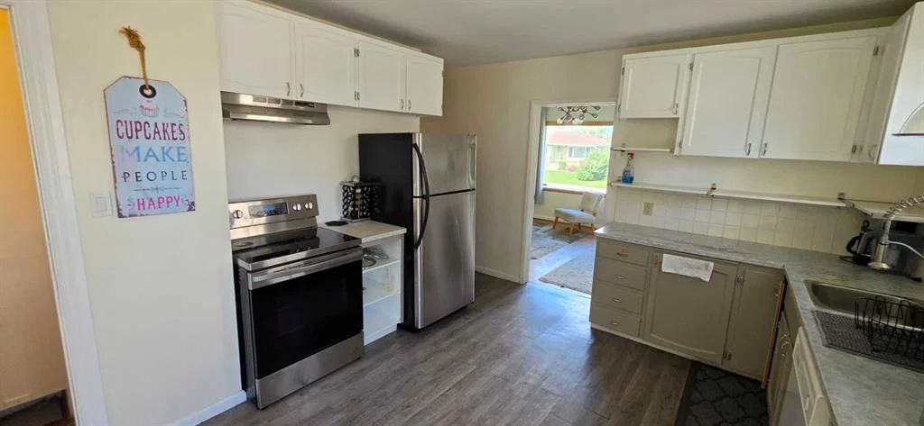 2515 Cochrane Road NW, Calgary — photo 5 of 23